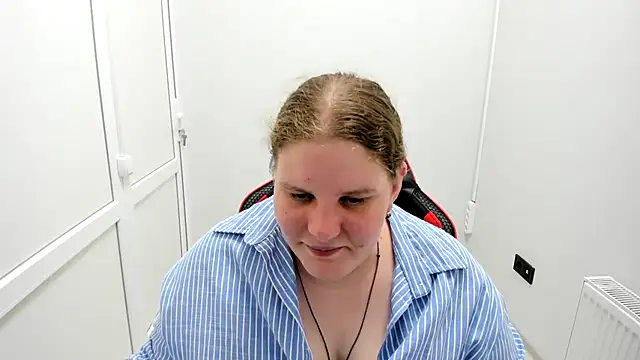 Snapshot of Bella_shyy_ chatting on 11, 6, 2026 Bella shyy online show from 11, 6, 2026