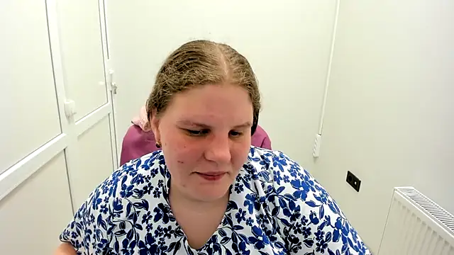 Snapshot of Bella_shyy_ chatting on 18, 6, 2026 Bella shyy online show from 18, 6, 2026