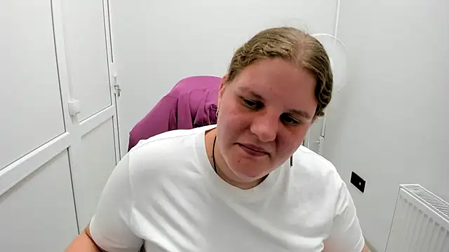 Snapshot of Bella_shyy_ chatting on 6, 7, 2026 Bella shyy online show from 6, 7, 2026