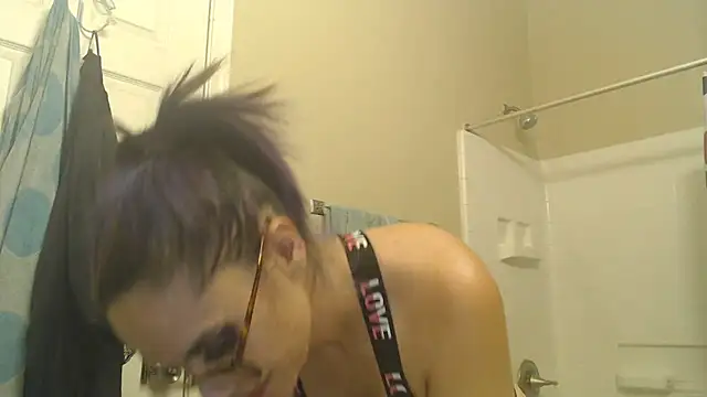Snapshot of MamaBee88 chatting on 21, 5, 2026 MamaBee88 online show from 21, 5, 2026
