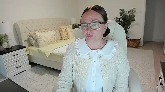 Snapshot of Vika73 chatting on 18, 5, 2026 Vika73 online show from 18, 5, 2026