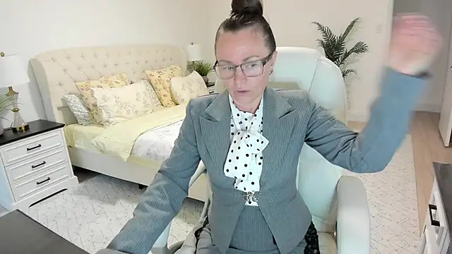 Snapshot of Vika73 chatting on 1, 5, 2026 Vika73 online show from 1, 5, 2026