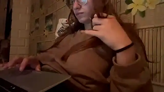 Snapshot of SparkleJebb chatting on 15, 6, 2026 SparkleJebb online show from 15, 6, 2026