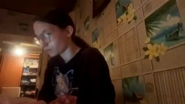 Snapshot of SparkleJebb chatting on 4, 6, 2026 SparkleJebb online show from 4, 6, 2026