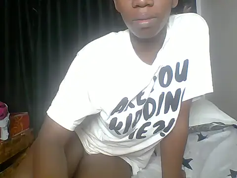 Snapshot of kee_vigin chatting on 7, 6, 2026 kee vigin online show from 7, 6, 2026