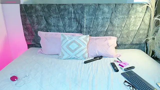 MadisonCollinss  online show from 3, 7, 2026