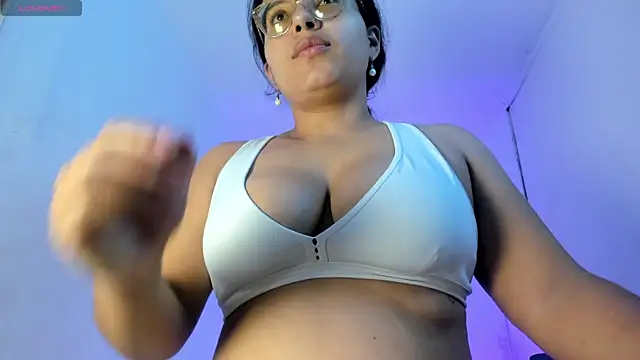 Snapshot of milkqueenboobs chatting on 27, 5, 2026 milkqueenboobs online show from 27, 5, 2026