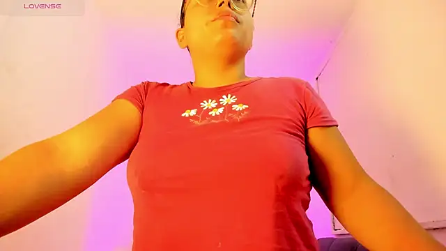Snapshot of milkqueenboobs chatting on 30, 6, 2026 milkqueenboobs online show from 30, 6, 2026