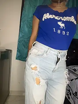 MadisonYoung000 online show from 9, 6, 2026
