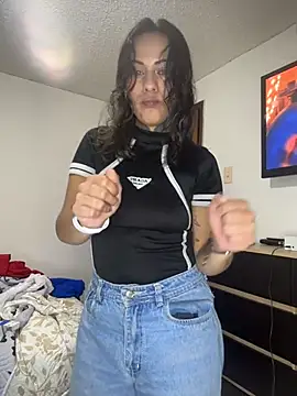 MadisonYoung000 online show from 27, 5, 2026