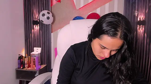 MadisonYoung000 online show from 5, 7, 2026