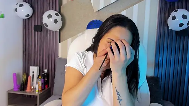 MadisonYoung000 online show from 24, 6, 2026