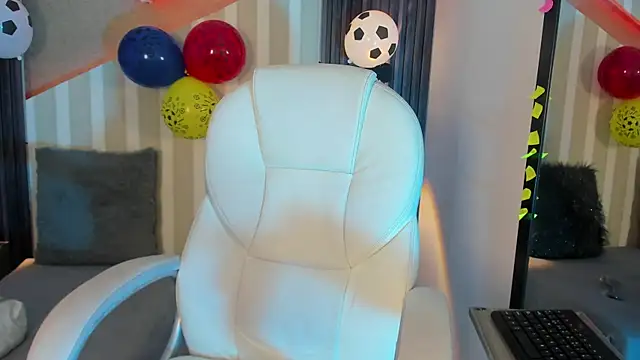 MadisonYoung000 online show from 26, 6, 2026