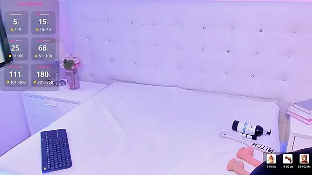 Snapshot of HollyBloom_ chatting on 10, 6, 2026 HollyBloom online show from 10, 6, 2026