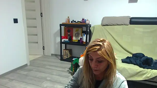 FoxyloveXXX online show from 17, 5, 2026