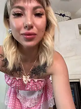 Snapshot of TeaseBabeXXX chatting on 14, 6, 2026 TeaseBabeXXX online show from 14, 6, 2026