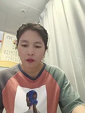 Snapshot of LL-001 chatting on 31, 5, 2026 LL-001 online show from 31, 5, 2026