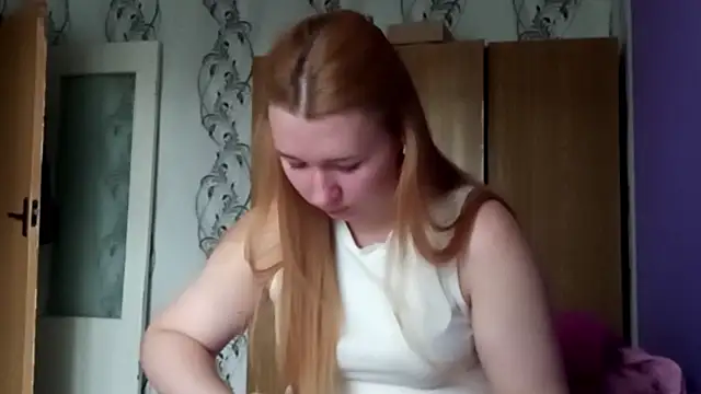 Snapshot of RaeannRoewe chatting on 21, 5, 2026 RaeannRoewe online show from 21, 5, 2026
