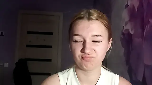 Snapshot of RaeannRoewe chatting on 24, 5, 2026 RaeannRoewe online show from 24, 5, 2026