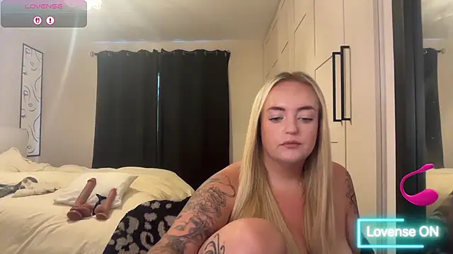CurvyWetWife online show from 4, 6, 2026