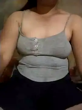 Snapshot of Shine-cute chatting on 17, 5, 2026 Shine-cute online show from 17, 5, 2026
