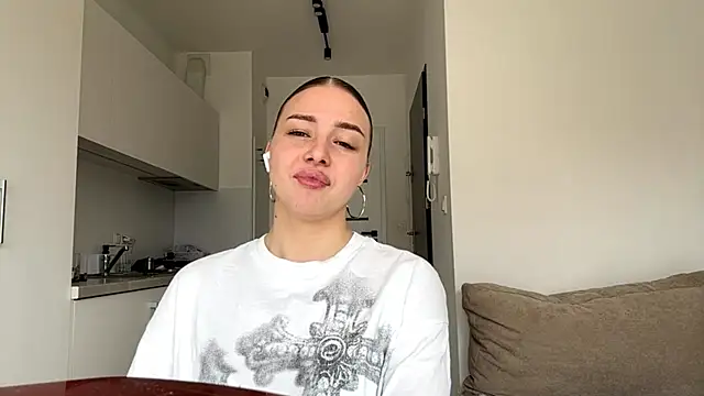 Snapshot of BrandiEngberg chatting on 18, 5, 2026 BrandiEngberg online show from 18, 5, 2026