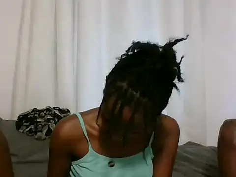 Snapshot of Sleek_petite chatting on 17, 6, 2026 Sleek petite online show from 17, 6, 2026