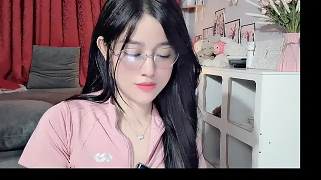 Snapshot of Bee-Cherry chatting on 28, 5, 2026 Bee-Cherry online show from 28, 5, 2026