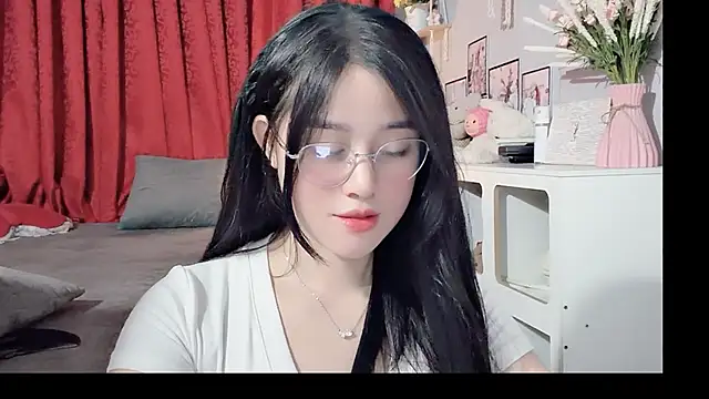 Snapshot of Bee-Cherry chatting on 28, 5, 2026 Bee-Cherry online show from 28, 5, 2026
