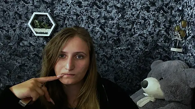 Jenny smille  online show from 5, 6, 2026