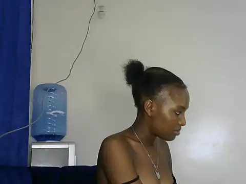 Snapshot of Sexy_strawberina chatting on 30, 5, 2026 Sexy strawberina online show from 30, 5, 2026