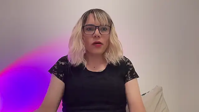 Snapshot of nikki_trans_fun chatting on 18, 5, 2026 nikki trans fun online show from 18, 5, 2026