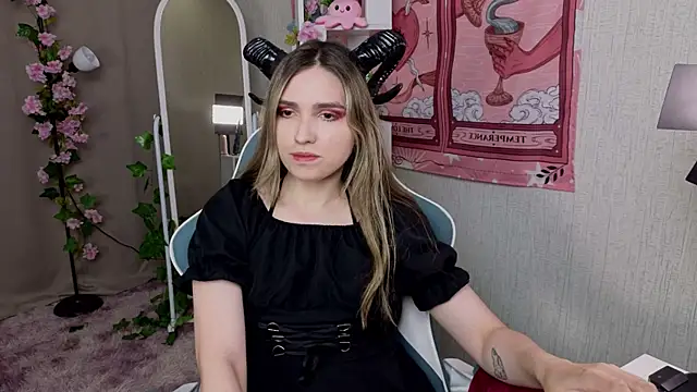 NocturneHuntress online show from 28, 6, 2026