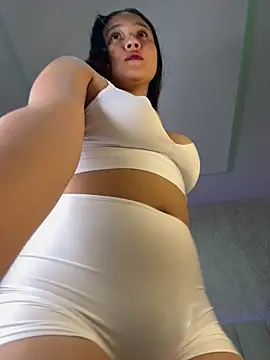 amara huxly online show from 16, 6, 2026