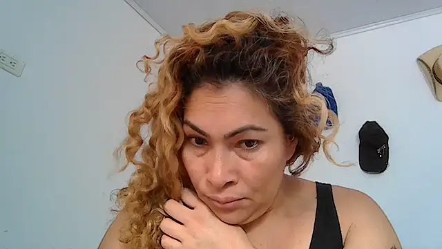 Snapshot of Layla-Astrum chatting on 23, 5, 2026 Layla-Astrum online show from 23, 5, 2026