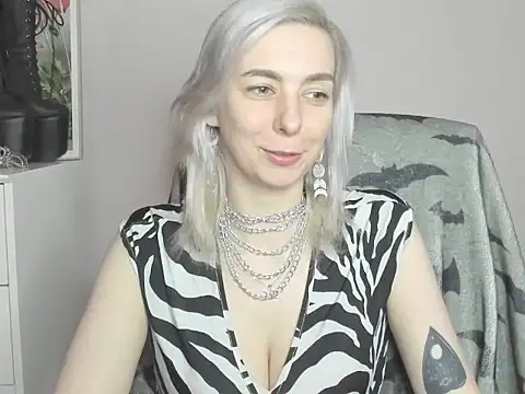 Snapshot of velvetanne chatting on 8, 7, 2026 velvetanne online show from 8, 7, 2026