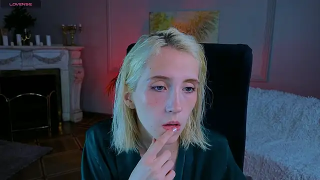 Snapshot of Elen__Moore chatting on 25, 6, 2026 Elen Moore online show from 25, 6, 2026