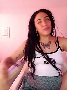 Snapshot of laila_silk chatting on 27, 5, 2026 laila silk online show from 27, 5, 2026