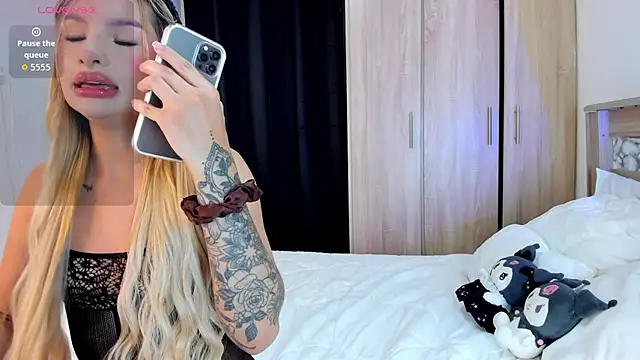 Snapshot of ValerieSantorini chatting on 26, 5, 2026 ValerieSantorini online show from 26, 5, 2026