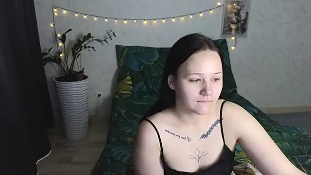 Snapshot of Tori_cute chatting on 5, 6, 2026 Tori cute online show from 5, 6, 2026