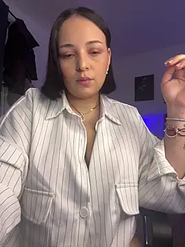 LilyNovaa online show from 2, 6, 2026