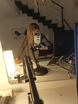 Snapshot of Ofeliafoxx chatting on 20, 5, 2026 Ofeliafoxx online show from 20, 5, 2026
