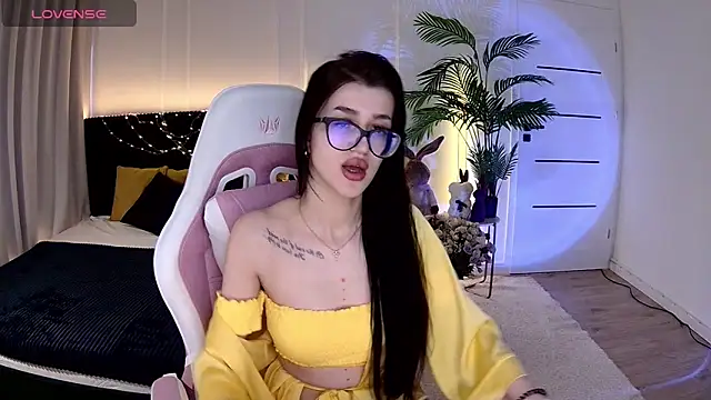Snapshot of Ariella_Me chatting on 12, 6, 2026 Ariella Me online show from 12, 6, 2026