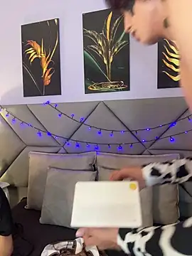 Mika love milo online show from 14, 6, 2026