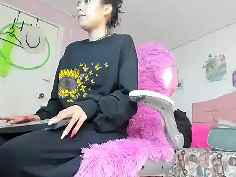 ivyyemerald  online show from 22, 5, 2026
