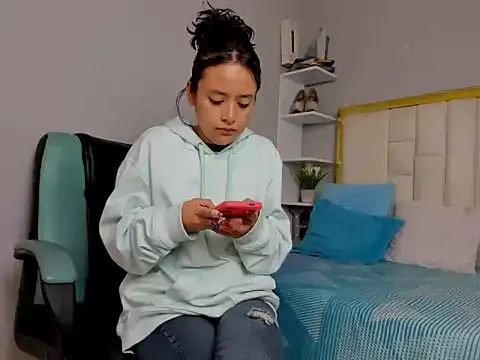 ivyyemerald  online show from 23, 6, 2026