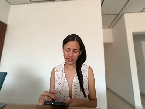 Snapshot of siempre_linda chatting on 25, 5, 2026 siempre linda online show from 25, 5, 2026