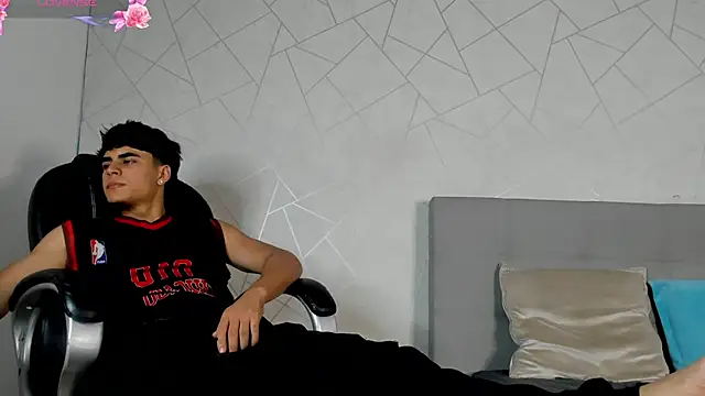 Snapshot of Toji_ferrer chatting on 25, 7, 2026 Toji ferrer online show from 25, 7, 2026