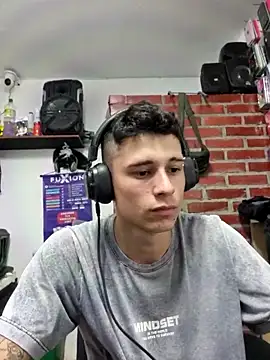 Snapshot of tom_latin chatting on 30, 5, 2026 tom latin online show from 30, 5, 2026