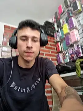 Snapshot of tom_latin chatting on 28, 5, 2026 tom latin online show from 28, 5, 2026